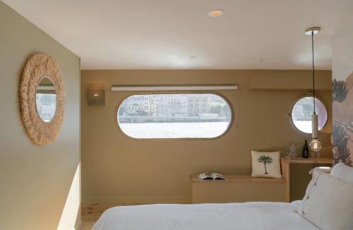 Centre Ville Hôtel | LA PENICHE - Bed And Bicycle - Vienne
