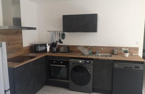 Nyons Appartement | La perle de provence, appartement neuf en rez de Jardin clos, au calme, clim, salle d'eau dans chaque chambre, à 900m du centre de Nyons
