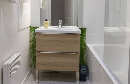 Lunel Appartement | La Perle° Jacuzzi WiFi Parking PV