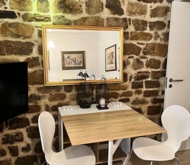 Neffies Appartement | La Petite Bastide-Central Apartment in Neffies