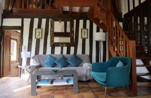 Bonneville-la-Louvet Maison | La Petite Haie