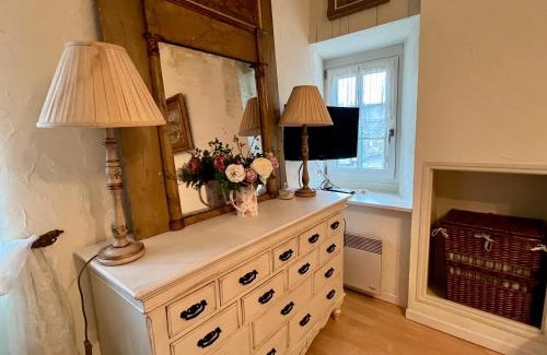 Lanvallay Maison | La Petite Madeleine is a Charming 2 Bedroom Pet Friendly Gite situated on Dinan Port