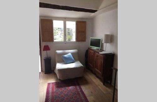 Flavigny-sur-Ozerain Maison | La petite maison médiévale de Melanie