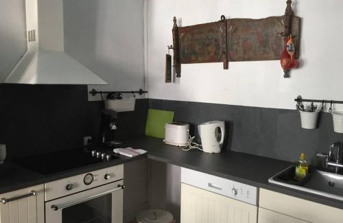 Flavigny-sur-Ozerain Maison | La petite maison médiévale de Melanie