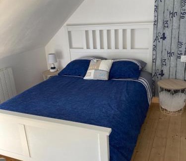 Camors Maison | La petite maison bleue