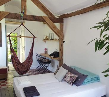Dourdan Lit Et Petit-Déjeuner | La petite maison du jardin d'Apollon