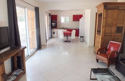 Aix-en-Provence Cottage | LA PETITE MAISON SOUS LES PINS-PISCINE INTERIEURE