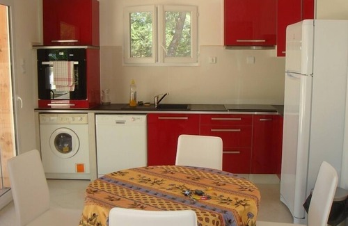Aix-en-Provence Cottage | LA PETITE MAISON SOUS LES PINS-PISCINE INTERIEURE