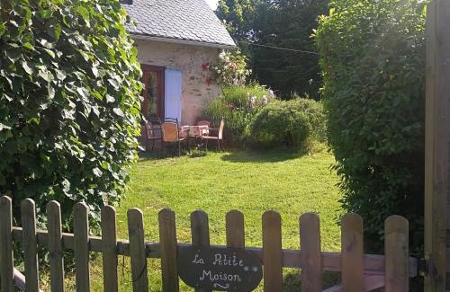 Pleaux Maison | La Petite Maison Pont Blanchard,