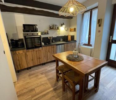 Avallon Maison | "La petite maison" Triplex au centre ville - Les Terres du Roy
