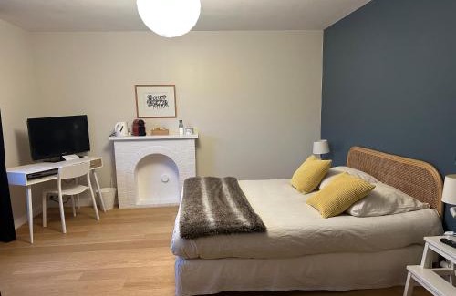 Vertou Lit Et Petit-Déjeuner | La Pierre Percée - logement indépendant - accès digicode