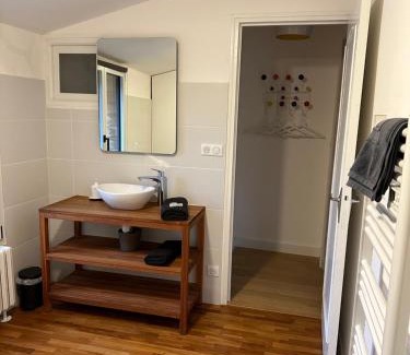 Vertou Lit Et Petit-Déjeuner | La Pierre Percée - logement indépendant - accès digicode
