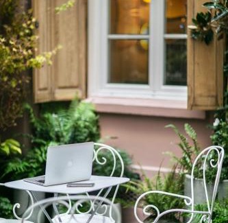 Hopital Saint-Louis Hôtel | La Planque Hotel