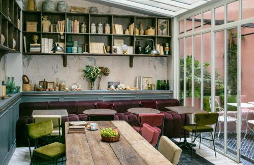 Hopital Saint-Louis Hôtel | La Planque Hotel