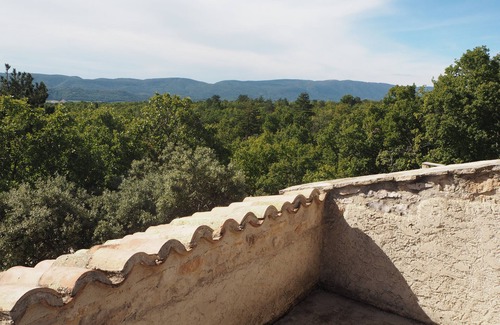Reillanne Maison | La Poncette, Provencal mas with large garden and private pool in the Luberon.