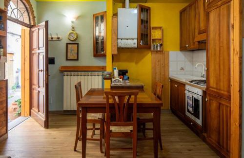 Foiano della Chiana Appartement | la porta di destra