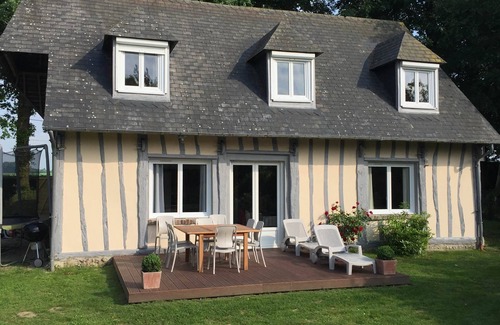 Villainville Villa | Gîte with covered/heated swimming pool and wooden sauna auxportesdetretat.fr