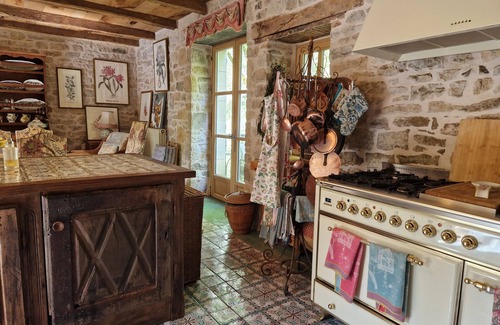 Bozouls Maison | La Providence, Moulin du XIIIe siècle, piscine chauffée, confortable, vue