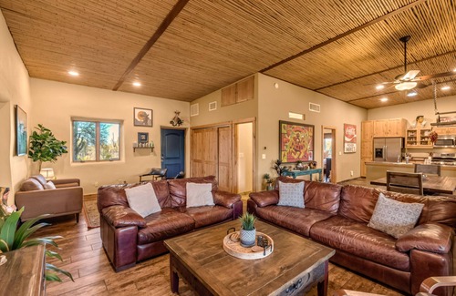 Tucson Maison | La Puerta Azul - Stunning Desert Retreat Pool Spa