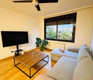 Logrono Appartement | La Puerta de Logroño, con piscina y garaje!