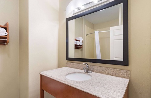 Mathis Hôtel | La Quinta Inn & Suites by Wyndham Mathis