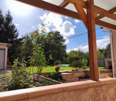 Bruyeres-le-Chatel Maison | La RIVIERA maison avec rivière et jardin 35Mins de PARIS RER C à 600m pour Tour Eiffel ORLY airport 25km Restaurants et supermarchés proches