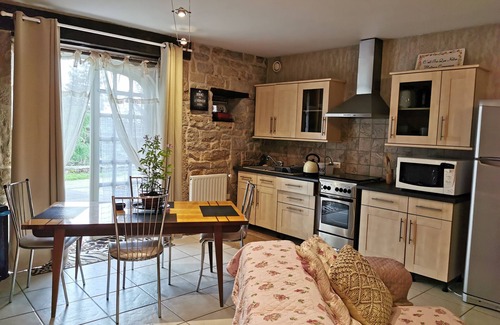 Grusse Appartement | La roche St roch, est un loft situé dans un village vigneron 🦋