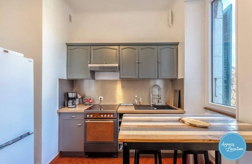 Menthon-Saint-Bernard Appartement | La Savoyarde - Appartement T2 à deux pas du Lac.