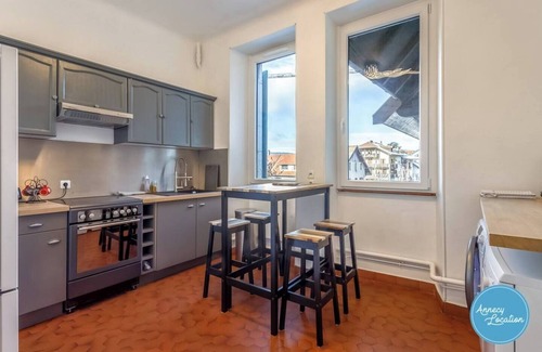 Menthon-Saint-Bernard Appartement | La Savoyarde - Appartement T2 à deux pas du Lac.