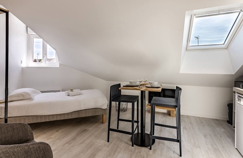 Saint-Serge Appartement | La scène - Wifi - Université