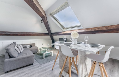 Republique - Les Ponts Appartement | La Secrète - Bel appartement mansardé