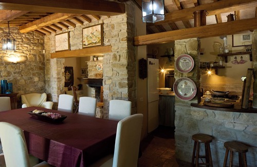 Mora Maison | La Sentinella. Chalet sur les collines d'Assise avec piscine et parc en nature