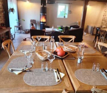 Rieupeyroux Lit Et Petit-Déjeuner | La Source Du Bonheur Chambres et Table d'Hôtes