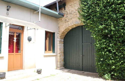 Molamboz Maison | Gite familiale de la Souris Verte et son parc arboré. Calme assuré !