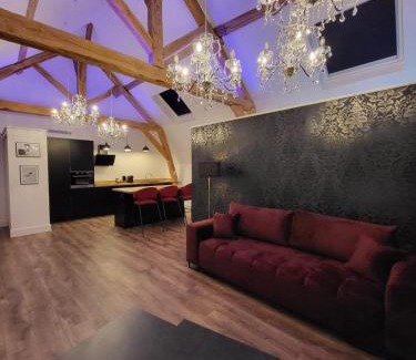 Boissettes Appartement | La suite Baroque jacuzzi au cœur du château de Boissettes