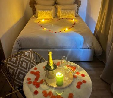 Gradignan Maison | La suite de cœurs avec jacuzzi