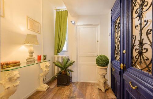 Sedan Lit Et Petit-Déjeuner | LA SUITE de NOTRE DAME au pied du CHATEAU FORT