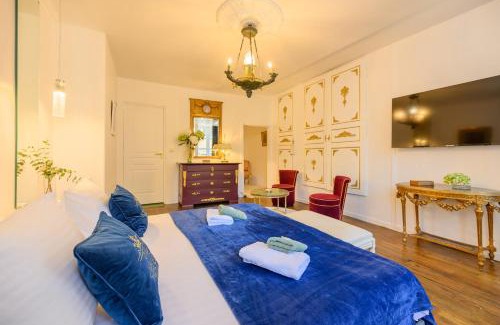 Sedan Lit Et Petit-Déjeuner | LA SUITE de NOTRE DAME au pied du CHATEAU FORT