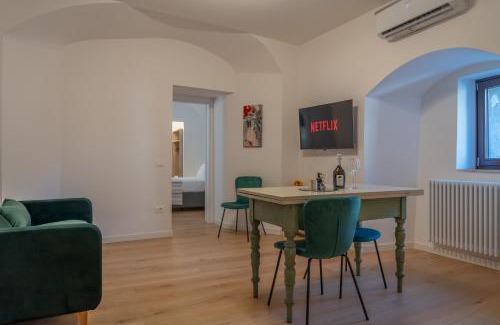 Old Town Appartement | La Suite dell'Arco - Modern one bedroom - ItalyWeGo