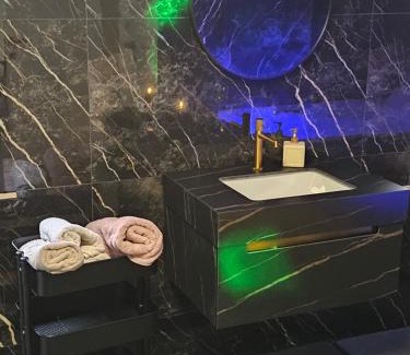 Jemeppe-sur-Meuse Appartement | La Suite Gold Jacuzzi
