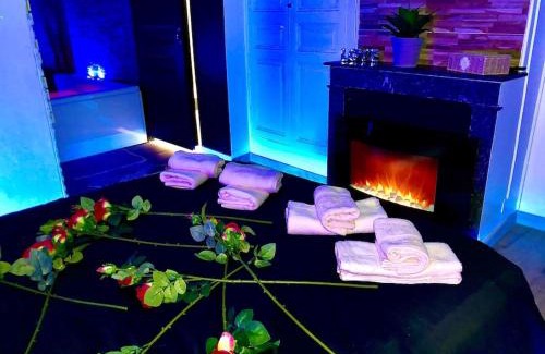 Sens Appartement | La suite romantique Jacuzzi,parking gratuit,centre