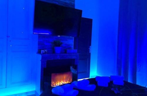 Sens Appartement | La suite romantique Jacuzzi,parking gratuit,centre