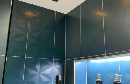 Saint Nicolas - Charles III - Ville vieille - Trois Maisons - Leopold Appartement | La Suite Saphir – spa privatif