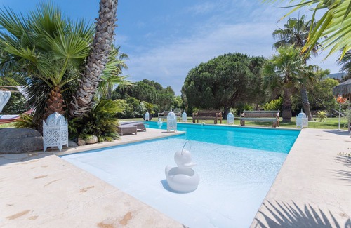 Saint-Nazaire Appartement | 'La Suite' with Shared Pool, Wi-Fi and Air Conditioning
