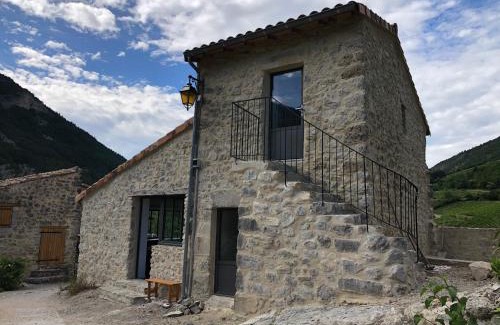 Saint-Benoit-en-Diois Maison | La tête dans les nuages et les pieds dans l'eau