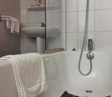 Bislee Hôtel | La Table Des Bons Peres