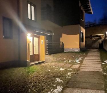 Temu Appartement | La Tana Del Lupo Piste da Sci 200 Mt