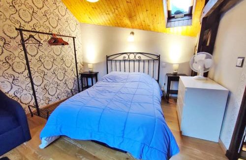 Bagneres-de-Luchon Appartement | La Tanière, T2 duplex, centre Luchon, 4 personnes, wifi, 3ème étage