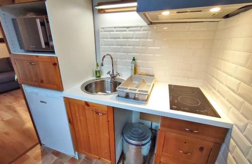 Bagneres-de-Luchon Appartement | La Tanière, T2 duplex, centre Luchon, 4 personnes, wifi, 3ème étage