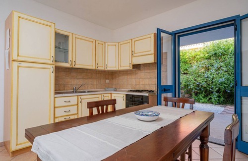 Monte Petrosu Appartement | La Tartaruga three-room apartment sleeps 4 in facility with swimming pool